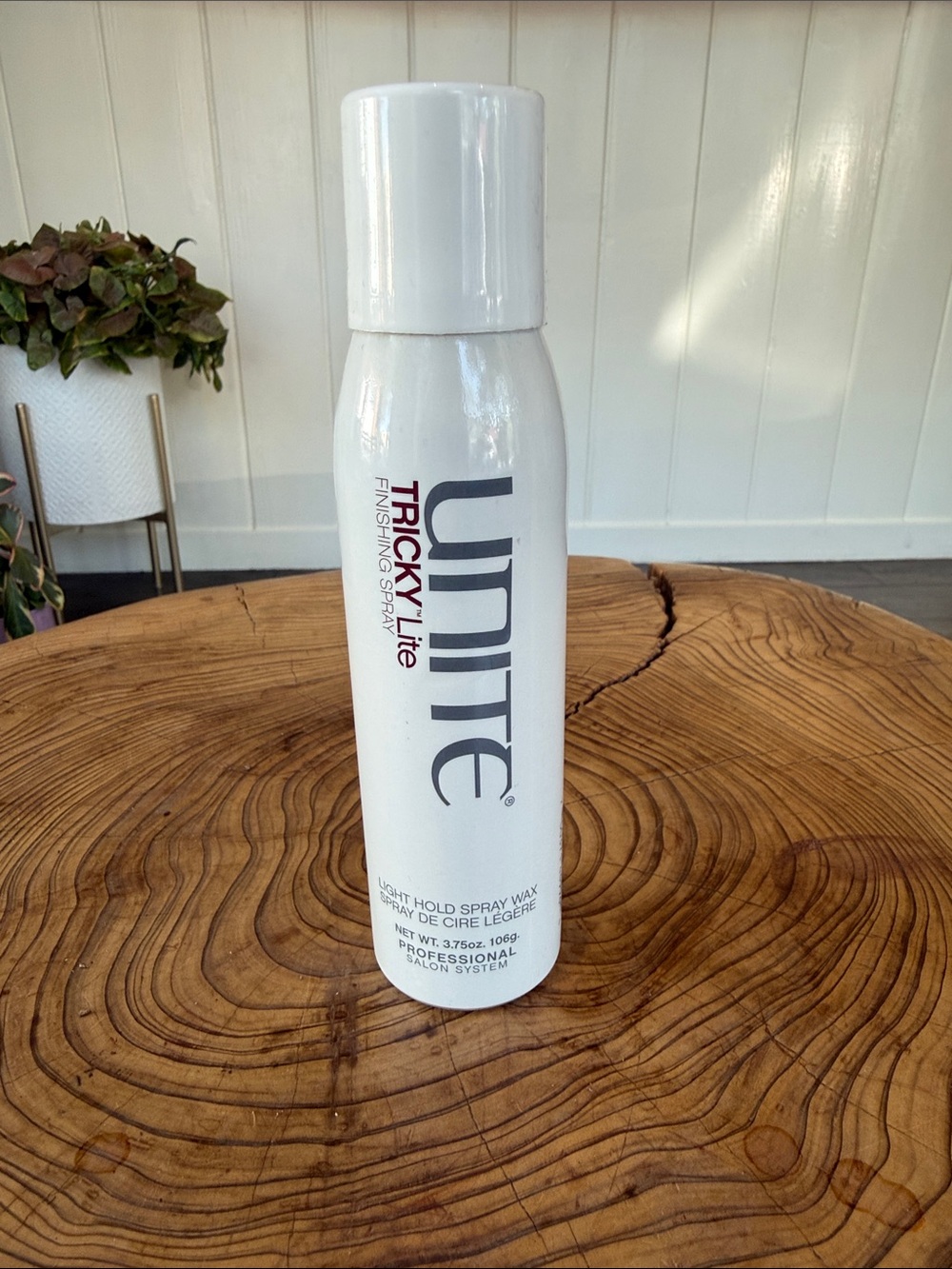 UNITE Tricky Lite Finishing Spray Wax — White